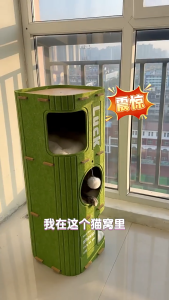 【The Phoenix】คอนโดแมว บ้านแมว สองชั้น ที่นอนแมว ของเล่นแมว มีปุยบอลห้อยอยู่ โครงปีนแมวหลายระดับ ไม่ใช้พื้นที่