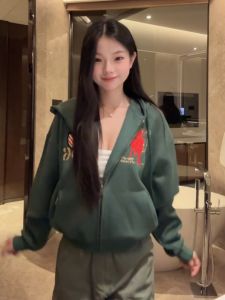 เสื้อสเวตเตอร์มีฮู้ดสีเขียวสไตล์ย้อนยุคแบบอเมริกันสำหรับผู้หญิง ทรงหลวมๆ แขนยาว คอกลม ซิป ทรงหลวมๆ สไตล์ฤดูใบไม้ร่วง