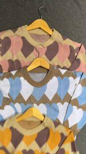 Shabby Sweater Korea Crop Anak Fit to M\\n\\n Apa Itu Sweater Anak Berkualitas?\\n\\nSweater anak berkualitas adalah pakaian hangat yang dirancang khusus untuk anak-anak dengan bahan dan desain yang menarik serta nyaman dikenakan. Shabby Sweater Anak merupakan salah satu contoh sweater berkualitas yang memiliki keunikan dalam desain dan kenyamanan.\\n\\n Mengapa Pilih Shabby Sweater Anak?\\n\\nShabby Sweater Anak memiliki beberapa kelebihan dibandingkan sweater anak lainnya, seperti desain yang unik dan menarik, kualitas bahan yang baik, serta kenyamanan saat dikenakan. Selain itu, Shabby Sweater Anak juga tersedia dalam berbagai ukuran dan warna, sehingga memudahkan orang tua untuk memilih sweater yang sesuai dengan anak mereka.\\n\\n Keunggulan Sweater Desain Shabby\\n\\nDesain Shabby Sweater Anak memiliki beberapa keunggulan, antara lain:\\n\\n- Desain yang unik dan menarik, cocok untuk anak-anak yang ingin tampil beda.\\n- Bahan berkualitas yang nyaman dikenakan dan tidak mudah luntur atau robek.\\n- Tersedia dalam berbagai ukuran dan warna, sehingga memudahkan orang tua untuk memilih sweater yang sesuai dengan anak mereka.\\n\\n Cara Memilih Sweater Korea Crop Anak yang Tepat\\n\\nBerikut adalah tips memilih Sweater Korea Crop Anak yang tepat:\\n\\n- Pilih ukuran yang pas dan nyaman dikenakan oleh anak.\\n- Periksa kualitas bahan sweater sebelum membeli.\\n- Pilih warna dan desain yang sesuai dengan selera anak.\\n\\n Tips Memilih Ukuran Sweater Fit to M\\n\\nUntuk memilih ukuran Sweater Korea Crop Anak yang tepat, perhatikan beberapa hal berikut:\\n\\n- Ukuran yang tertera pada label sweater.\\n- Panjang sweater yang sesuai dengan tinggi badan anak.\\n- Lebar sweater yang tidak terlalu ketat atau longgar.\\n\\n Mengenali Kualitas Bahan Sweater\\n\\nUntuk memastikan kualitas bahan Sweater Korea Crop Anak, perhatikan beberapa hal berikut:\\n\\n- Ketebalan bahan sweater.\\n- Keawetan bahan sweater.\\n- Daya serap keringat bahan sweater.\\n\\n Manfaat Menggunakan Shabby Sweater Korea Crop Anak\\n\\nBerikut adalah manfaat menggunakan Shabby Sweater Korea Crop Anak:\\n\\n- Meningkatkan penampilan anak dengan desain yang unik dan menarik.\\n- Fungsi praktis Shabby Sweater Korea Crop Anak, seperti melindungi anak dari udara dingin dan angin.\\n- Shabby Sweater Korea Crop Anak dapat digunakan sebagai pakaian sehari-hari atau untuk acara spesial.\\n\\n Meningkatkan Penampilan Anak\\n\\nShabby Sweater Korea Crop Anak dapat meningkatkan penampilan anak dengan desain yang unik dan menarik. Anak-anak akan merasa percaya diri dan bahagia saat mengenakan sweater ini.\\n\\n Fungsi Praktis Shabby Sweater Korea Crop Anak\\n\\nSelain meningkatkan penampilan anak, Shabby Sweater Korea Crop Anak juga memiliki fungsi praktis, seperti melindungi anak dari udara dingin dan angin. Shabby Sweater Korea Crop Anak dapat digunakan sebagai pakaian sehari-hari atau untuk acara spesial.\n}