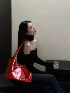 Red Large Capacity Tote Wedding Bag Womens Shoulder Bag 2025 New Luxury Small Audience High-End Feeling Single Shoulder Bag