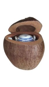 Bình ủ trà trái dừa không sơn / Đúng chất mộc của trái dừa / Bình trà 08 - 09 lít / Bộ 6 tách uống trà / Sản phẩm mỹ nghệ đặc trưng ở xứ dừa Bến Tre