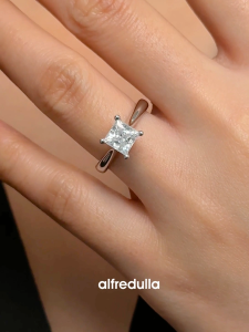 Alfredulla M 1.25ct Princess Classic Moissanite Ring