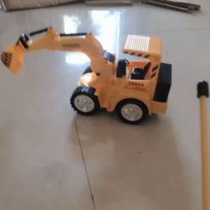 Đồ chơi máy xúc điều khiển từ xa sạc điện - Xe Cần Cẩu Sạc Điện Trẻ Em Với Mô Hình Xe Quà Tặng