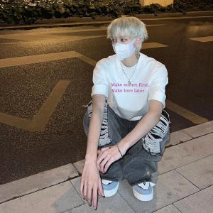 เสื้อยืดคอกลมแขนสั้นผ้าฝ้ายแท้สำหรับผู้ชาย ทรงหลวม ระบายอากาศได้ดี แฟชั่นฤดูร้อน ปี 2024 สำหรับวัยรุ่น