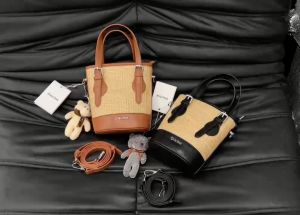 Túi Đeo Chéo Cầm Tay CHl 02nd Chất Cối Trẻ Trung Cá Tính 2 Màu Xinh Xắn Size 18cm (Auth Tuồn)