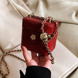 กระเป๋าสะพายข้างทรงกล่องขนาดเล็กสำหรับผู้หญิง กระเป๋าสะพายไหล่แบบหนัง PU สายโซ่ทอง กระเป๋าสี่เหลี่ยมเล็ก กระเป๋าสะพายข้างแบบลำลอง