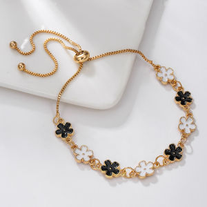 New light luxury single-sided dripping oil four-leaf bracelet female Korean version simple ins good luck versatile girls jewelry