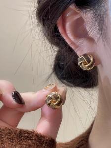 Retro Twist Drop Earring Womens Autumn Winter Luxury Sensation Beauty Color Glaze Hairpin Design Small Audience Jewelry