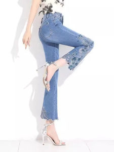 WANGGONGZHU | กางเกงยีนส์ทรงหลวมเอวสูงสำหรับผู้หญิง ทรงไม่สมมาตร ลายดอกไม้ ทรงหลวม ทรงเก้าส่วน กางเกงยีนส์ทรงหลวมสำหรับผู้หญิง