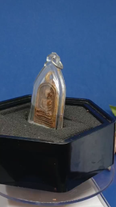 Super FamousRare and OldThai One of Top 5 Rian BE2478 Master Lp Plai Rian Phim Job(Pls refer below introduction) 泰从古至今都被公认的五大平面金属招财佛牌之一瓦甘烹锄头模龍婆掰自身牌（请参阅附件及说明)已包好透明防水壳