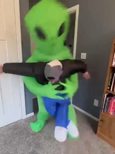 Green Alien Carrying Human Costume Inflatable Funny Blow Up Suit Cosplay for Halloween