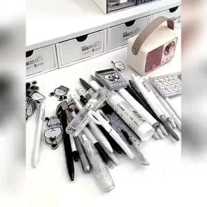 【D321 READY STOCK】Kerangka Penyimpanan Peralatan Meja Kreatif Makeup Brush Holder Pencil Case Household Storage Box