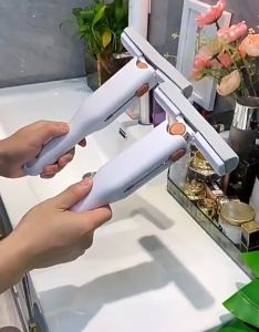 Mini Handheld Mop Squeeze Mini Sponge Mop Multifunctional Mini Mop Portable Mini Mop Self Squeeze Mini Mop Hands-Free Countertop Sponge Kitchen Water Absorption Car Desktop Glass Cleaning Toilet Gap Small Wet Dry Dual Use