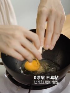 Nồi / Chảo Thép Đen 1 Quai Tây Cầm Gỗ Chóng Nóng - Có Móc Treo thân chảo siêu nhẹ dễ cầm