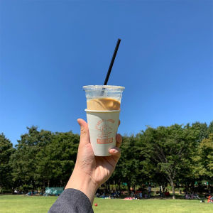 Cốc Nhựa Dùng Một Lần Trong Suốt Nhiều Màu Sắc Đựng Trà Sữa Có Straws Gói Riêng Biệt Dùng Tại Các Cửa Hàng Cà Phê Phổ Biến