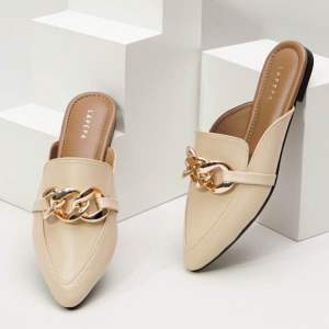 SANDAL LAPEPA AMORA Sepatu Sandal Wanita Slip On Mules Casual Sendal Slop Teplek Flat Ujung Lancip Tertutup