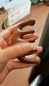 Sisir Pijat Kepala Alat Leher Massager Scraping Bahan Kayu Cendana  Wajah Dan Tubuh Sisir Kecil - KitaHub