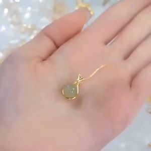 Pure Ang 18k Saudi Gold Pawnable Original Hetian Jade Pendant Bringing Wealth and Good Luck Lucky Necklace Womens Light Luxury Temperament Clavicle Chain Jewellery for Women