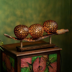 โคมไฟหัวเตียง โคมไฟกะลามะพร้าวแกะสลัก โคมไฟตั้งโต๊ะ โคมไฟเรือ โคมไฟประดิษฐ์ ของตกแต่งโรงแรม ตกแต่งบ้าน โคมไฟรีสอร์ท