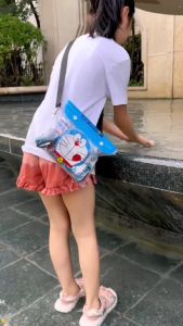 กระเป๋าคาดเอวกันน้้ำ ใส่โทรศัพท์ใส่ของได้เยอะมากขึ้น มีให้เลือก 4 ลายนะคะ ️ขนาดซอง:22*23 ซม.