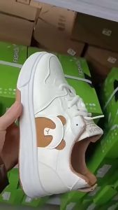 Sportswear Shop รองเท้าแพลตฟอร์มผู้หญิง รองเท้าสีขาวแพนด้าแดง และรองเท้าผ้าใบใส่สบายยอดนิยม