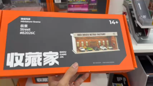 Mô hình Diorama 1:64 bãi trưng bày đa năng đèn LED Graffiti Red Brick Rocket Rabbit