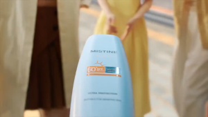 Mistine Sunscreen SPF50+ PA+++ Sunscreen Moisturizer Relieves Redness Without Irritation