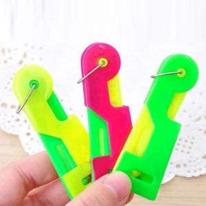 1PCS Elderly Sewing Needle Thread Tool Elderly Guide Needle Easy Device Automatic Thread Sewing Supplies Random Color