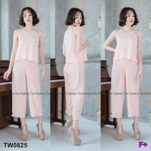 TW0825 Set 2 ชิ้น เสื้อไหล่ล้ำ + กางเกง5ส่วน Set of 2 pieces: off-shoulder shirt + 5-piece pants