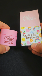 Lip mask 8 glasses a day berry lip mask ลิปมาส์กที่ทำให้ปากชุ่มชื่นเสมือนดื่มน้ำวันละ 8 แก้ว (1ชิ้น)