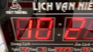 Đồng Hồ Vạn Niên Cát Tường Khung Nhôm Số Lớn