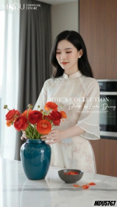 Áo Dài MDU5767 Chất Liệu Gấm Với Hoa Văn Tinh Sảo Tay Áo Lửng Dáng Cánh Bằng Tơ Óng Từ MDU