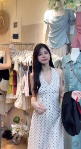 เดรสยาว สีครีม มีสายผูกคล้องคอ เปิดหลัง กระโปรงทรงตรง พิมพ์ลายจุด ผ้าสเปนเด็กซ์ (ยืดน้อย)ใส่สบาย Dress ชุดไปทะเล #8940