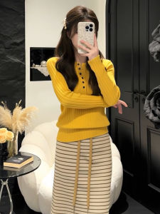 NIUVIES | Đầm Len Midi Phong Cách Hàn Quốc Màu Vàng Elegance