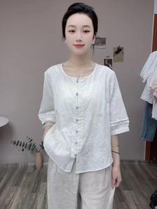 Stylish Embroidery Slim Round-Neck 3-Quarter-Sleeve Shirt