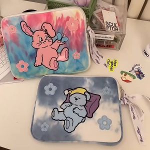 Sleeve Pouch Sarung Tas Bag Case Ipad Tab Tablet Macbook Air Pro Retina Laptop Asus Vivobook Acer Chromebook Lenovo Envy HP Huawei 11 12 13 14 15 inch Motif Gambar Beruang Bear Sleeping Warna Biru Putih Lucu Cute Murah Korean Model
