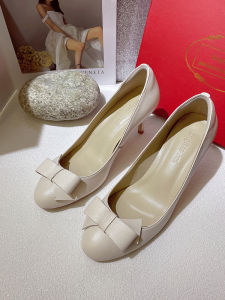 รองเท้าส้นสูงหนังวัวทรงหัวมนแบบสวมสำหรับผู้หญิง ฤดูใบไม้ร่วง 2025 รองเท้าทำงานส้นบาง สไตล์สตรีท รองเท้าทำงานส้นสูงสำหรับผู้หญิง