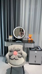 Bàn trang điểm thông minh đa năng TẶNG kèm ghế đôn sang trong có gương led sạc điện thoại và loa bluetooth