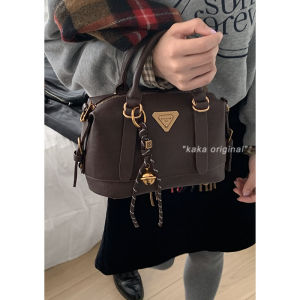 Maillard Retro Satchel Bowling Bag Womens Winter 2024 New Arrival Tide Fashion Pillow Bag Easiest for Match Messenger Bag