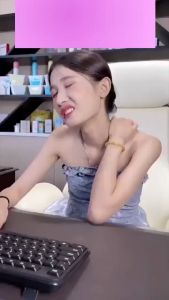 ALAT PIJIT ELEKTRIK PEMIJAT LEHER MINI PUNGGUNG OTOT PENGURANG RASA SAKIT / MINI MASSAGE / ALAT PIJAT TERAPI LEHER