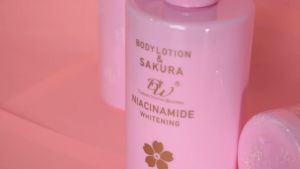 "CHERRY BLOSSOM" DW SAKURA NIACINAMIDE WHITENING LOTION SUITABLE FOR VARIOUS SKIN TYPES