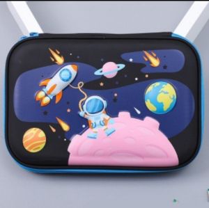 kotak pensil tempat pensil anak 3D timbul anti air astronot hitam