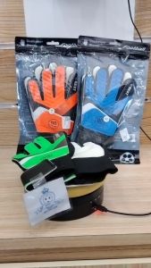 Goalkeeper Glove  ถุงมือ ผู้รักษาประตู ฟุตบอล ( ราคา / คู่ ) แถมฟรี!!กระเป๋าใส่ถุงมือ