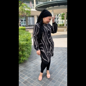 Plus Size (XL-4XL) Abstract Straight Printed Long Blouse Musliamh (30110-2)