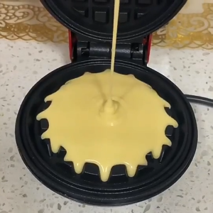 【Local inventory】Electric Mini Waffle Maker Machine Breakfast Egg Cake Oven Pan Pembuat Wafer (WP-MK03)