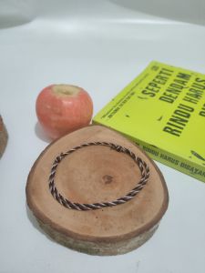 Gelang tridatu warna warni