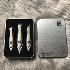 Bấm móng tay Đức chính hãng gồm 3 bấm dùng cho cả người lớn lẫn trẻ em bền sắc bén rất tiện sử dụng
