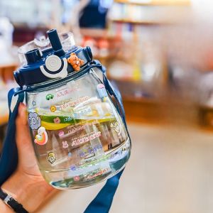 Large Capacity Portable Straw Plastic Cup Womens Style High Aesthetic Value Heat Resistant Water Bottle for Students And Children