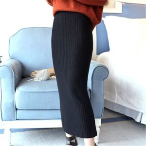 Sekarang kami menyediakan Rok dengan Bahan Knit terbaru untuk acara sehari-hari ataupun semi formal. Tampil Cantik Dengan Menggunakan Rok Span Knit Hornet ini! Memiliki Model Simple Dan Motif Cantik Dengan Bahan MAT KNIT SEMI RAJUT Yang Halus Dan Nyaman