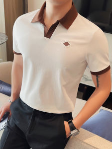 เสื้อโปโลคอวีแขนสั้นผู้ชายสีบล็อกลำลองสำหรับฤดูร้อน 2024 เสื้อยืดคอวีทรงสลิมฟิตสำหรับธุรกิจและลำลอง ผ้าฝ้ายผสมโพลีเอสเตอร์